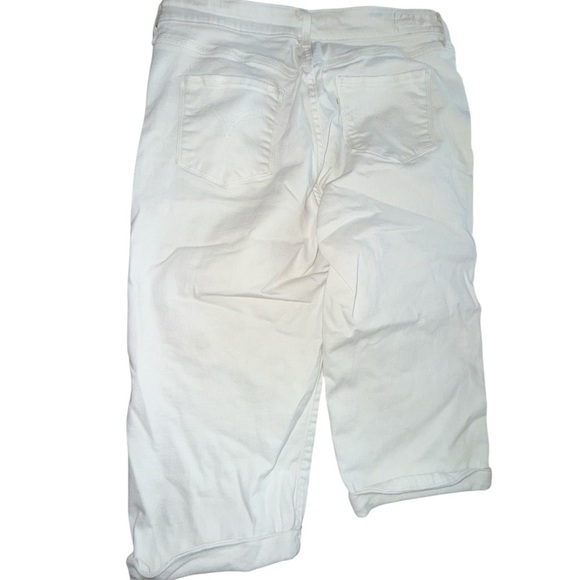 Levi's White Women's Bermuda Shorts - Picture 4 of 5